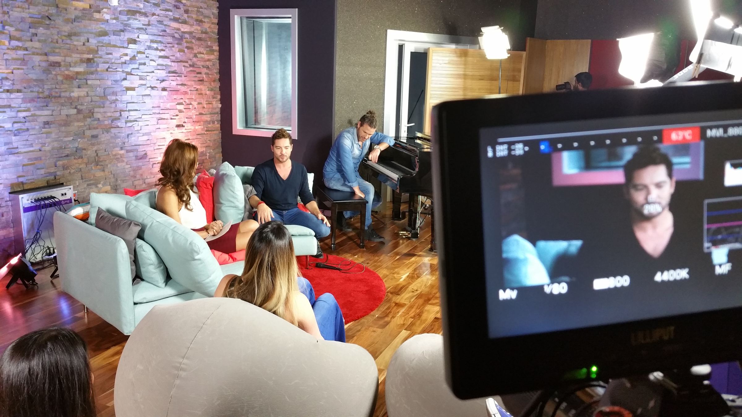 Encuadre en monitor detrás de cámaras de Canciones con David Bisbal