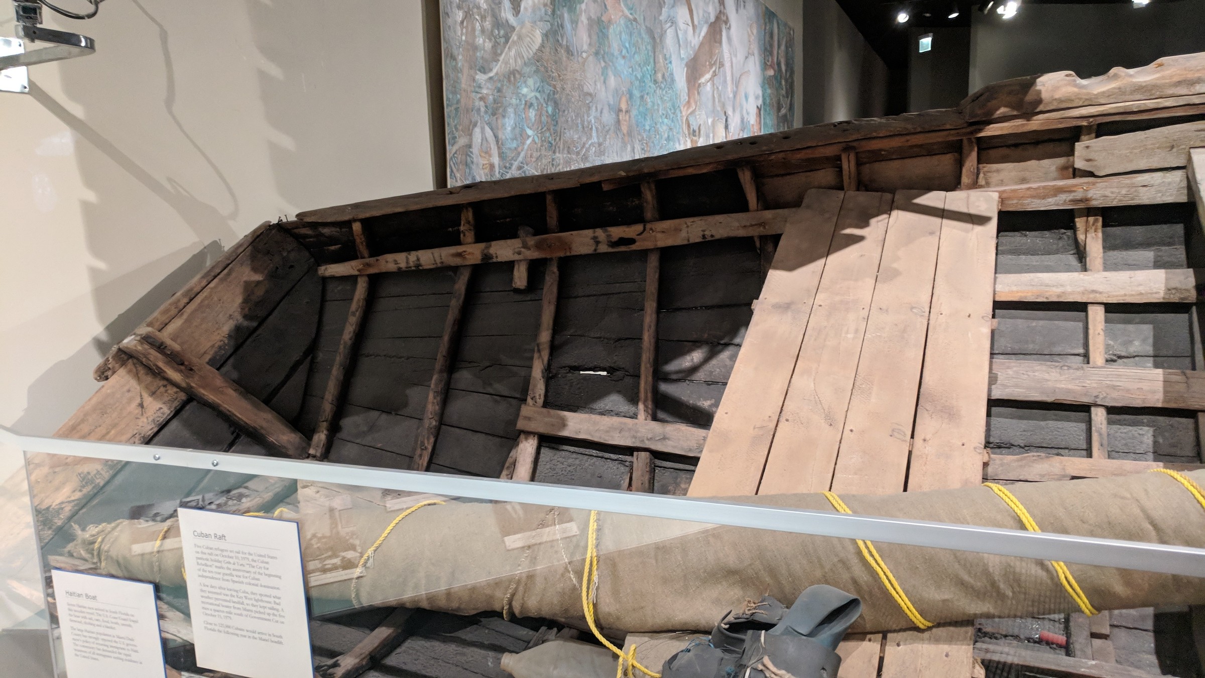 Artefacto de balsa de La Promesa en exhibición