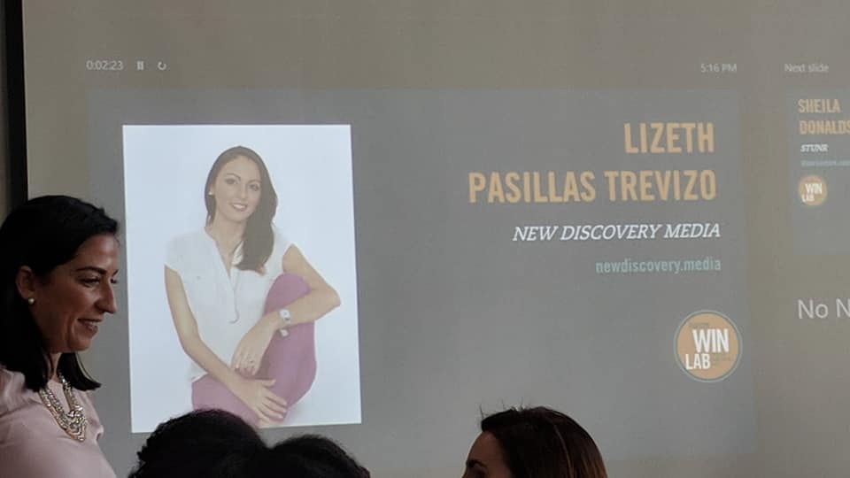 Una sesión de WIN Lab Miami en una sala de presentaciones